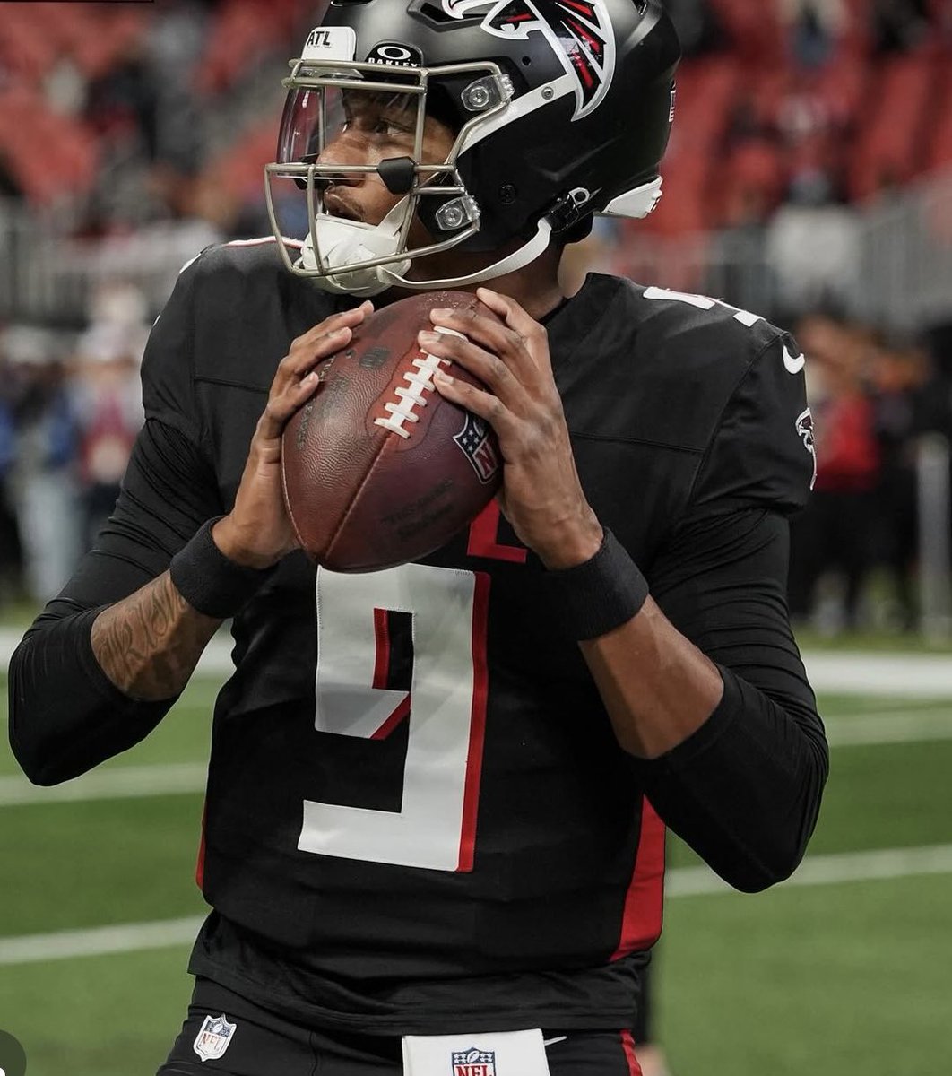 Echoing my last thread on Michael Penix and the <a href="/AtlantaFalcons/">Atlanta Falcons</a>. Three starts in and I’ve already seen enough! This guy is going to be an absolute STAR in this league. 

Just look at these throws from yesterday!          🤯 🧵👇