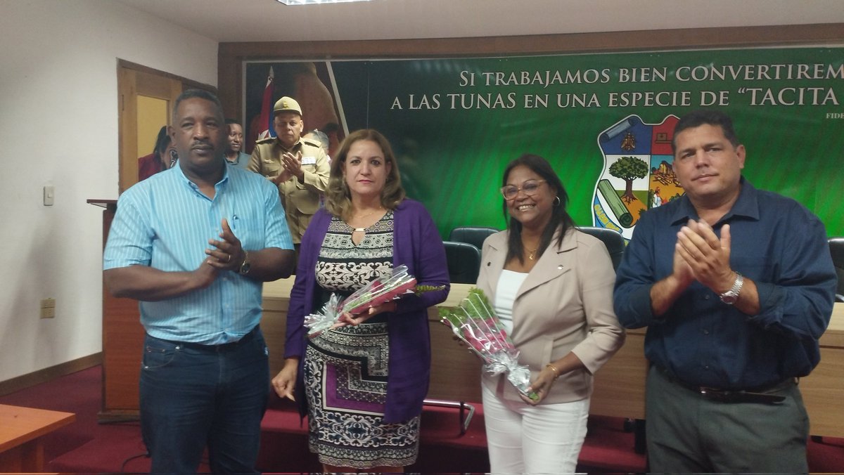 👉Concluye el proceso de entrega y recepción de los cargos de Gobernadora y Vicegobernadora en #LasTunas.

Hoy vi dos Mariana 😍, firmes y comprometidas con el pueblo y con nuestro Partido.

No será una tarea fácil, pero confiamos en su ejemplo y entrega.

#PorLasTunasLaVictoria
