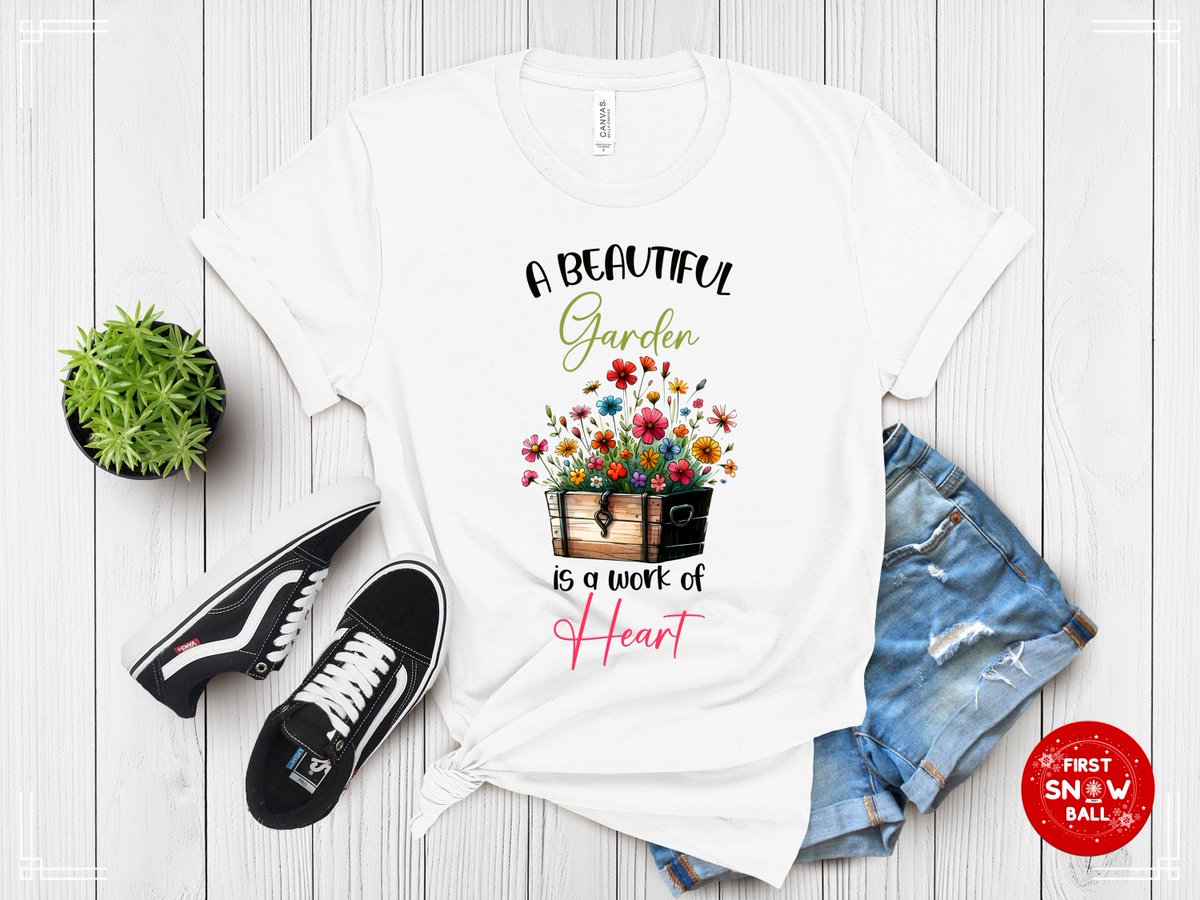 FirstSnowball's tweet photo. 🌼 A beautiful garden truly is a work of heart! 💚 Show your love for nature with our inspirational gardening tee. 🌿 

#GardenLove #WorkOfHeart #GardeningLife #NatureLover #GreenThumb https://t.co/CaqDD7vs72