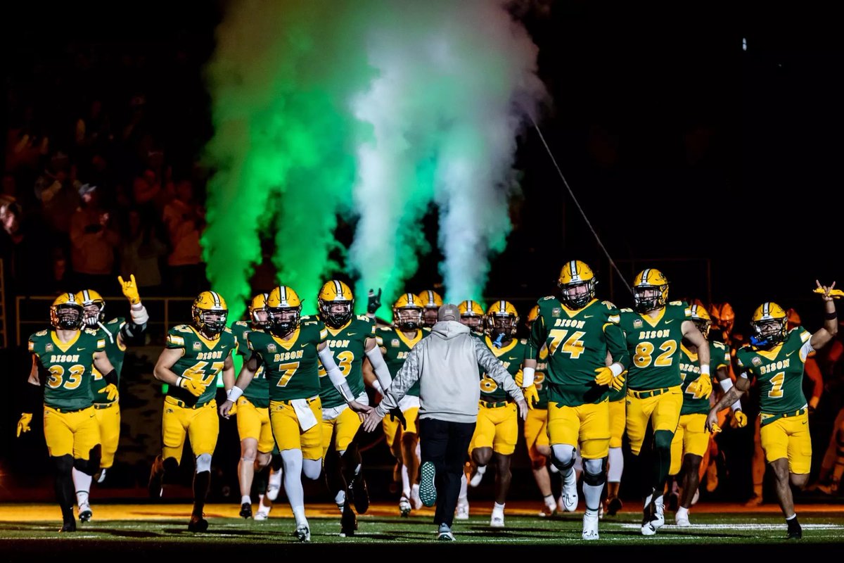 There are dynasties in sports.

Then there is North Dakota State football:

• 10 FCS Nat’l 🏆
• ^ no other school has more than 6
• 10 🏆 in the last 14 yrs (5 in the last 8)
• 4 yrs NOT - 1x FCS 🏆 App, 2x FCS Semi
• 186-21 overall record (.899) since 2011

Greatness.