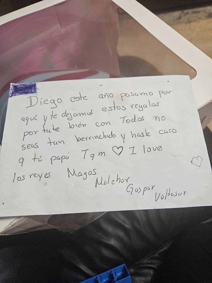 Pasaron 3 hombres hoy con escritura muy parecida al padre de Diego 🤔🤔