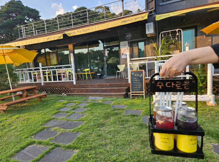 Koreanteacher1's tweet photo. Congratulations and welcome to the newly registered Pi store in 2025! 🎉🥳
The cafe 'Sudaroum' (수다로움) located in Gyeongnam, South Korea.
#Pi #PiNetwork #PiStore #Picafe #파이 #수다로움 #파이스토어 #파이매장 https://t.co/bFnrz7JdNf