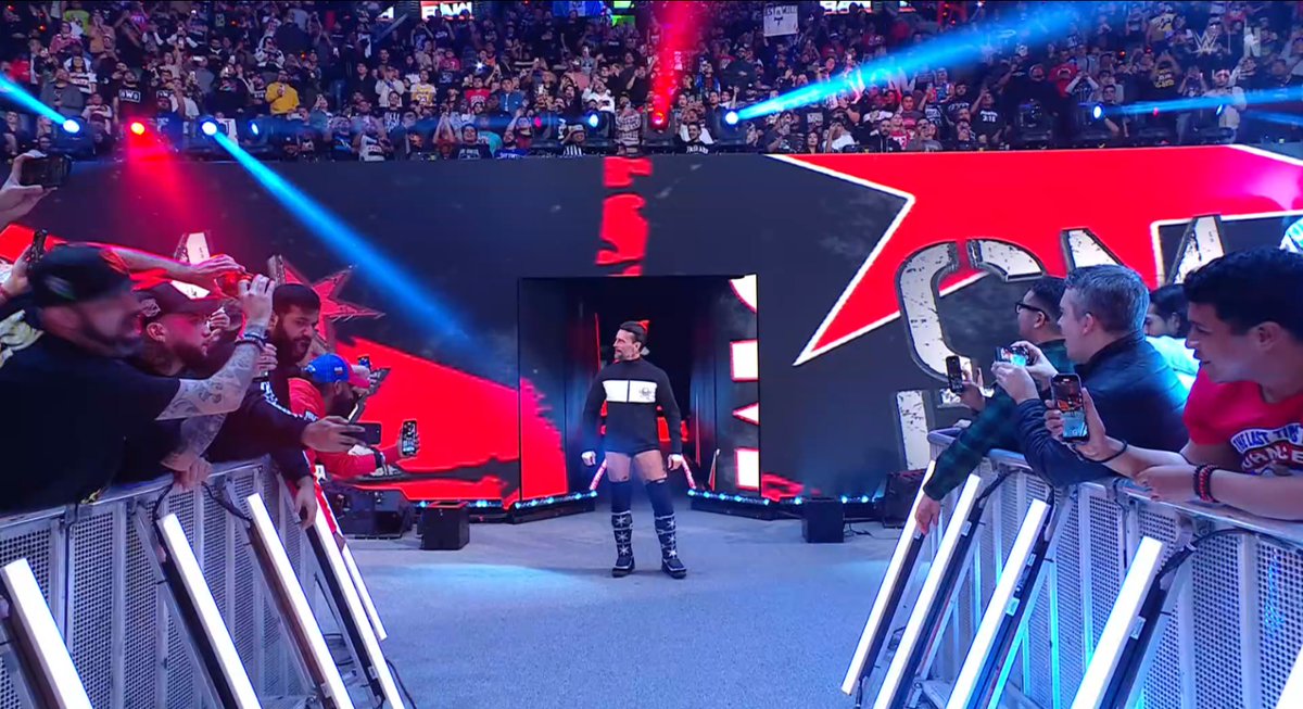 SKWrestling_'s tweet photo. IT'S CLOBBERIN TIMEEEEEEEEE
#WWE #WWERAW #RAWOnNetflix https://t.co/17kEwDPaJ8