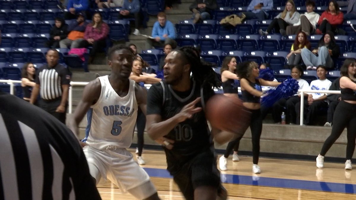 🚨UPSET ALERT! Midland College upsets #19 Odessa 71-63! This marks the Chaparrals' first regular-season win over their arch-rival since Jan. 9, 2020.

This is also <a href="/CoachTraArnold/">Tra Arnold</a>'s second win over his former team since taking over at MC in 2022!

<a href="/MidlandMbb/">Midland College Men’s Basketball</a> | <a href="/JucoHoopScoop/">Juco Hoop Scoop</a>