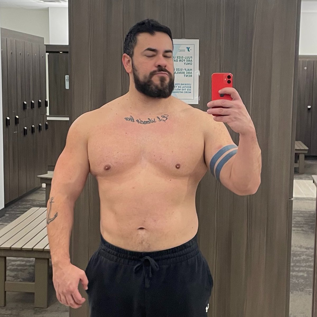 Yo debo ser el único pendejo que sale con los ojos cerrados cuando se toma una SELFIE.