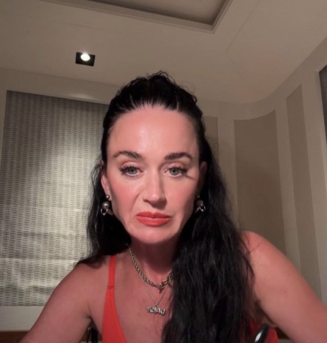 cschof_'s tweet image. got home from work and the hallways in my apartment building smell like fish and cigarettes