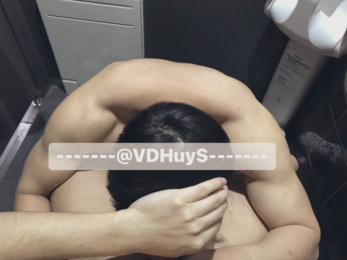 VDHuyS's tweet photo. VĐHslv001 (1/03)
Ngồi ở cty chán quá, nên ra lệnh cho nó vào wc cở đồ ra phụ vụ.
Ai muốn xem em nó bị chịch không?
#slavegym #Tokyo https://t.co/cgxsgjtppI