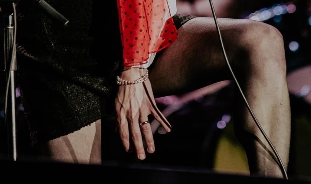 gerard hands daily 🖐🏼✨️ (@gerardhands) on Twitter photo 