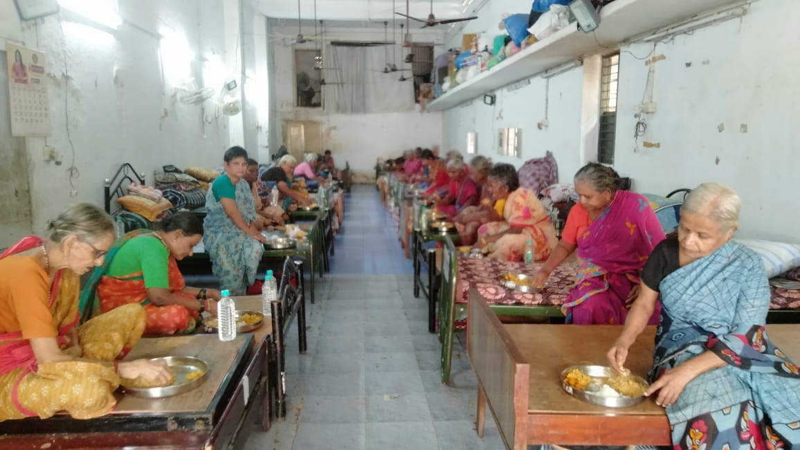 South_Chennai_S's tweet image. #அறம்_செய்து_அன்பை_பகிர்வோம் 
நிகழ்ச்சி-9
பிப்.17 ஆருயிர் அண்ணன் @Siva_Kartikeyan அவர்களின் பிறந்தநாளை முன்னிட்டு @EastSaidaiSKFC சார்பாக
மாவட்ட பொருளாளர் @mohanraj_07
முதியோர் காப்பகத்தில் மதிய உணவு வழங்கினர்💐
#KingSKBdayFestBegins
#KingSK100DaysBdayCelebration 
#KingSK40 👇🏼(2)