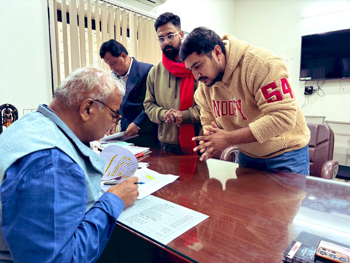 आज शिक्षा मंत्री जी से मुलाकात कर ज़्यादा से ज़्यादा पदों पर नियमित कंप्यूटर अनुदेशक भर्ती जारी करने की माँग रखी ।
<a href="/madandilawar/">Madan Dilawar</a> <a href="/rajeduofficial/">Dept of Education, Rajasthan</a> 
<a href="/BJP4Rajasthan/">BJP Rajasthan</a> <a href="/RajCMO/">CMO Rajasthan</a>
