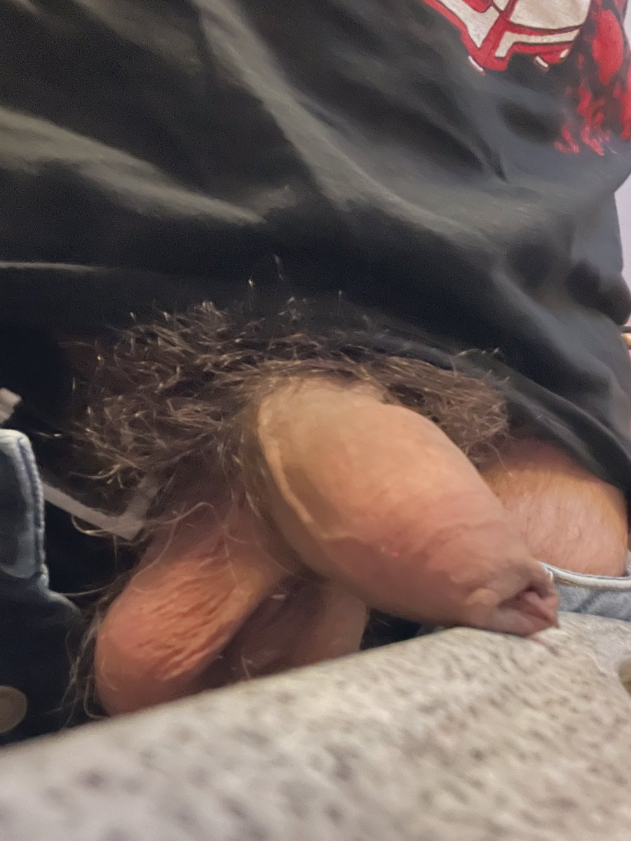Uncircumcised76's tweet photo. Foreskin floppy on a plane to Melbourne https://t.co/14gtWCBSNq