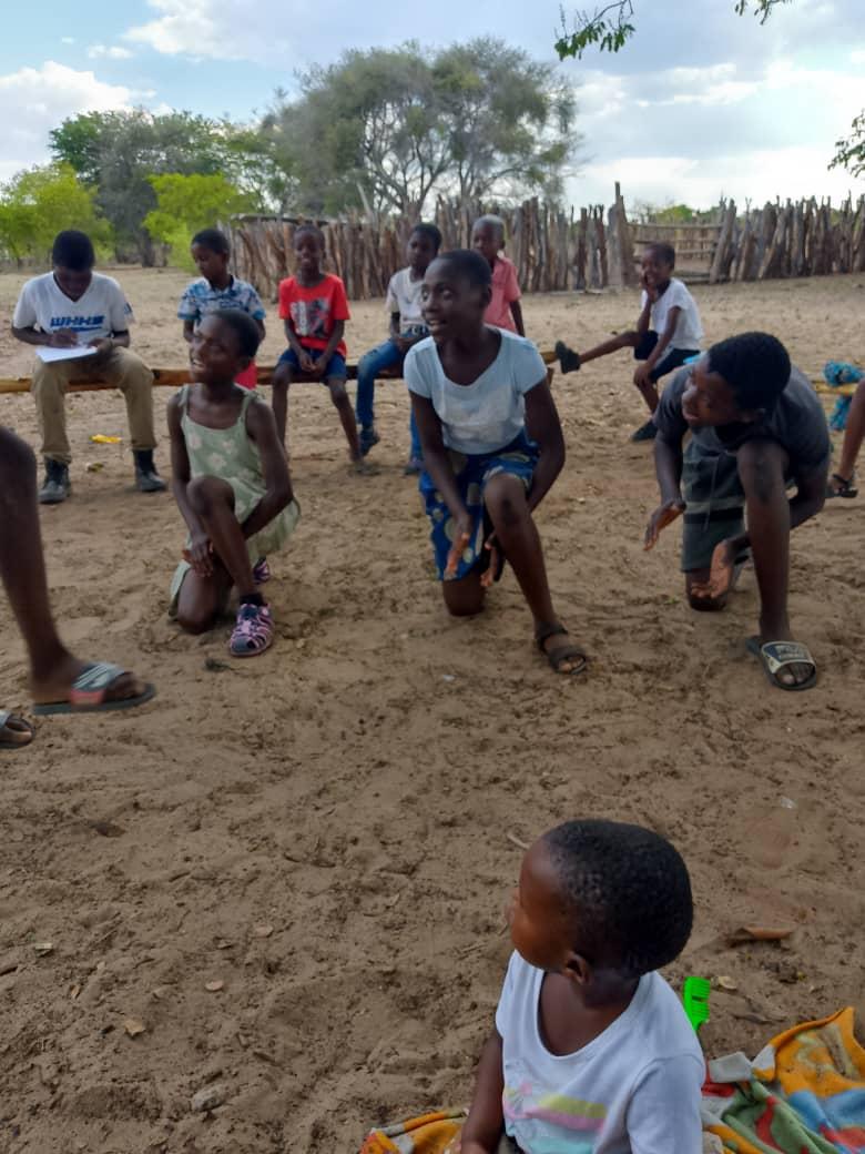 elvis_ndebele's tweet photo. #helpachildlearn, children in rural Western Zimbabwe need you ! Yes you ! Why not say yes to sending them that 1 book , pen, pencil or school shoe ? Change a life for the better today thru @sukumaphakama DM for more information.
#sdgs
#2getherwecan
#literacy
#Asiiye! https://t.co/4jyXWm0FbC