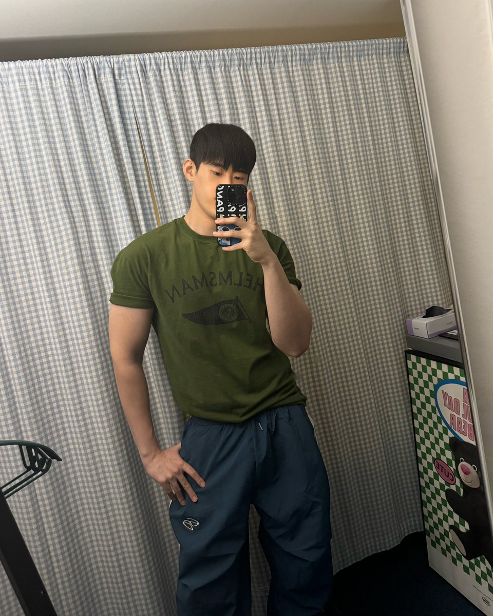 연말에 살이진짜많이쪗다,,,뱃살,,뿌엥😵‍💫