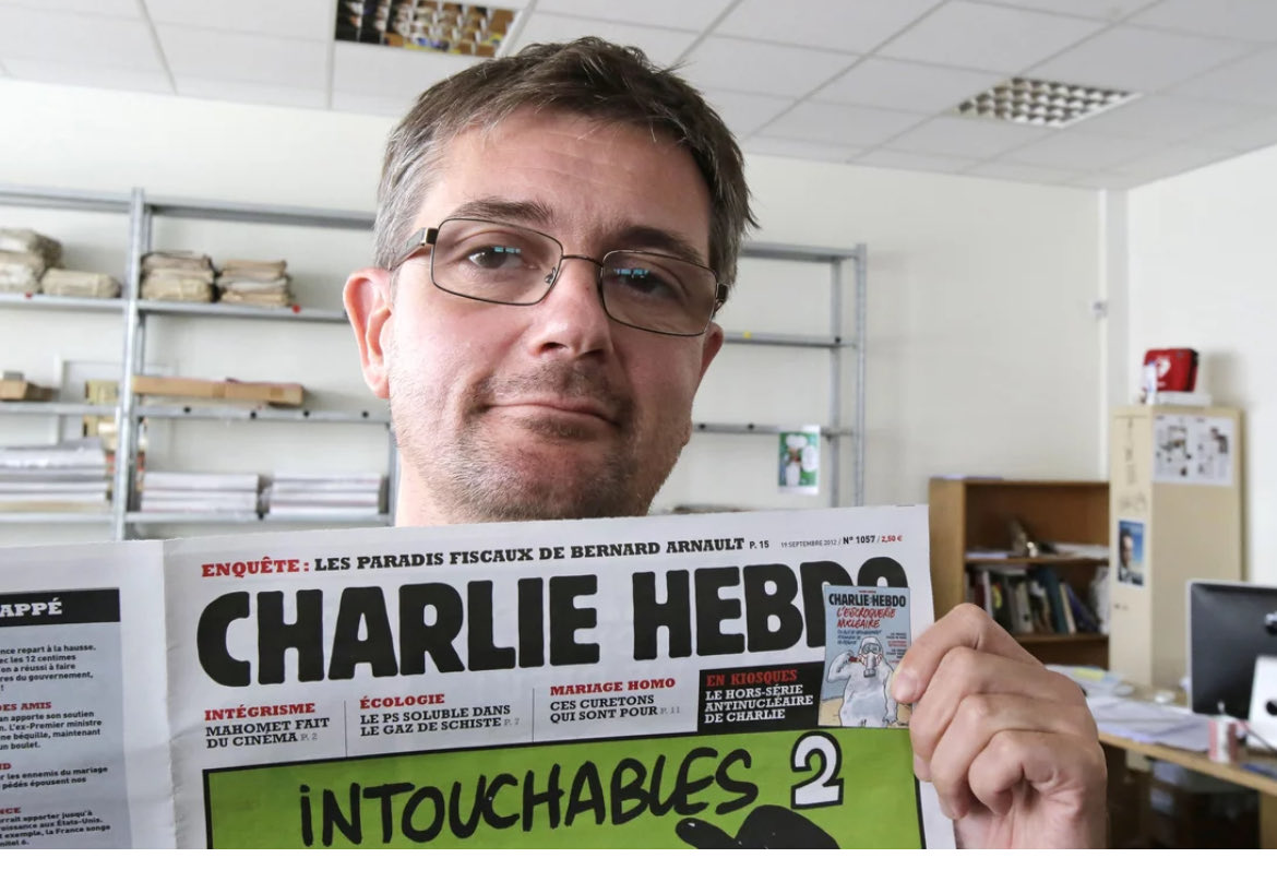 Redaktør Stephane Charbonnier og de elleve andre som ble drept i og utenfor redaksjonslokalene til avisen Charlie Hebdo er moderne martyrer for ytringsfriheten. I dag er det akkurat ti år siden de ble kaldblodig myrdet av islamistiske terrorister. Vi vil aldri glemme dem.