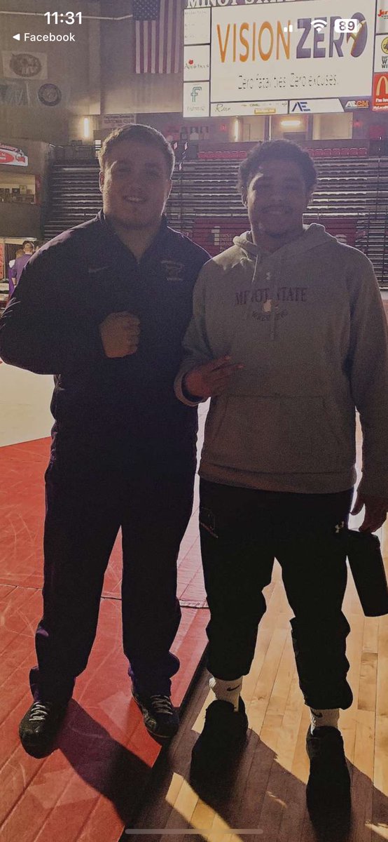 📍North Dakota
Smithpeter and Dom Howlett from Blue Springs @BSmoWrestling 
Minnesota State Mankato visited Minot State and these fellas got to catch up! 👍🏼
S/O to Callen ,Logan, Dawson, August, Gavin, Gabby, and everyone else for coming in over break!