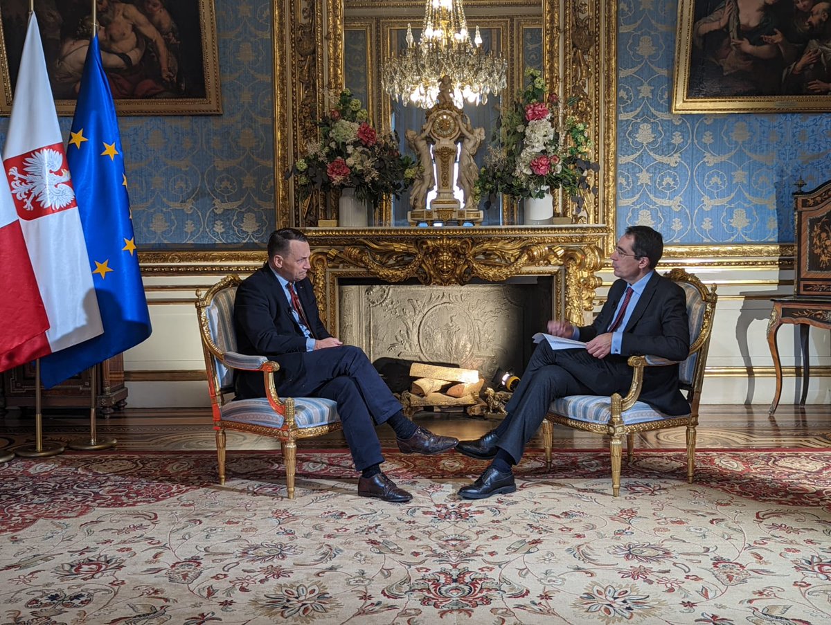 Ambassade de Pologne (@plenfrance) on Twitter photo 📺 Retrouvez l'intégralité de l'interview du Ministre 🇵🇱 des Affaires étrangères <a href="/sikorskiradek/">Radosław Sikorski 🇵🇱🇪🇺</a> accordé hier à <a href="/DariusRochebin/">Darius Rochebin</a> pour <a href="/LCI/">LCI</a> 👇
tf1info.fr/replay-lci/vid… 📺 Retrouvez l'intégralité de l'interview du Ministre 🇵🇱 des Affaires étrangères <a href="/sikorskiradek/">Radosław Sikorski 🇵🇱🇪🇺</a> accordé hier à <a href="/DariusRochebin/">Darius Rochebin</a> pour <a href="/LCI/">LCI</a> 👇
tf1info.fr/replay-lci/vid…