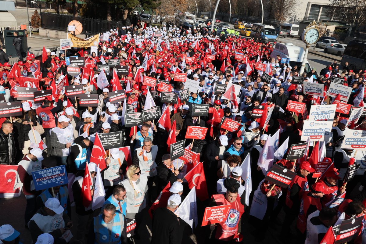 🔴Gelirimiz Artmıyor, Aldığımız Yetmiyor REFAH PAYI ŞART

Sabit gelirlilerin; kira, elektrik, doğalgaz, gıda ve diğer zorunlu harcamalardan oluşan yükünün arttığı bir zeminde kamu görevlilerinin emeğinin karşılığını alması için meydanlarda olmaya devam ediyoruz. 

Bir yılda
