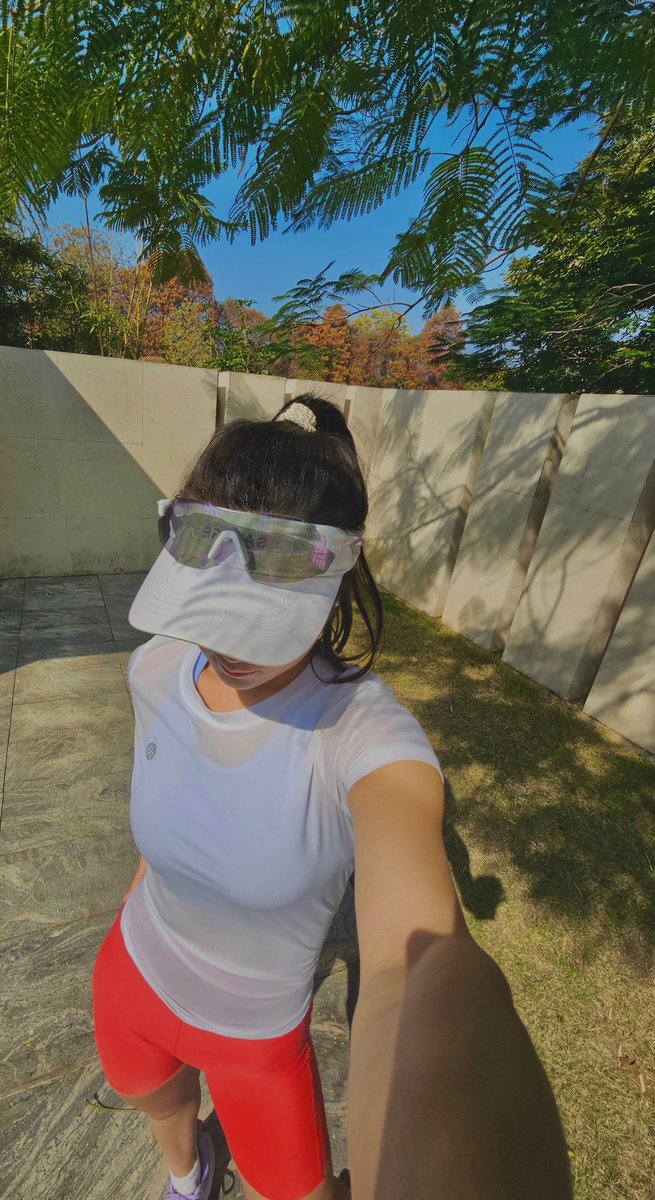 momokakuri's tweet photo. #低身長女子　#筋トレ女子
社会人にもなってイキってる女は私がわからせます https://t.co/u8t8gAedjK