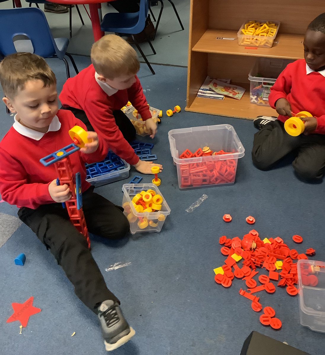 RECEPTIONOPS's tweet image. Very creative morning in Morris class! 

#expressiveartsanddesign
#playlearngrowtogether