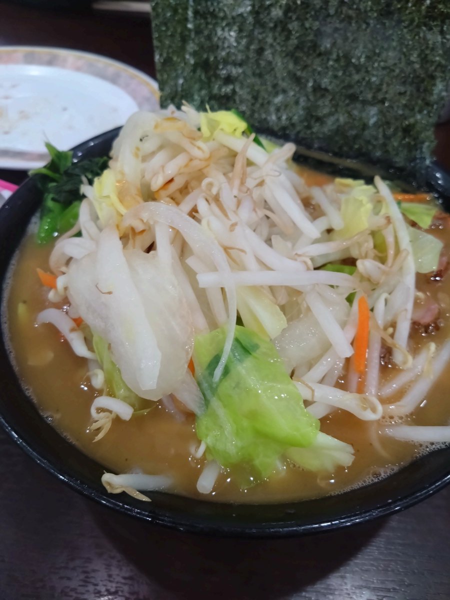 ORESTUDIO_CHIBA's tweet photo. 昨日は仕事終わりに 杉田家 初め🍜
家系だけど二郎みたいなのは気のせいです。（笑）
では、今日も張り切っていきましょ！

@きよし https://t.co/9rYZAGr5oC
