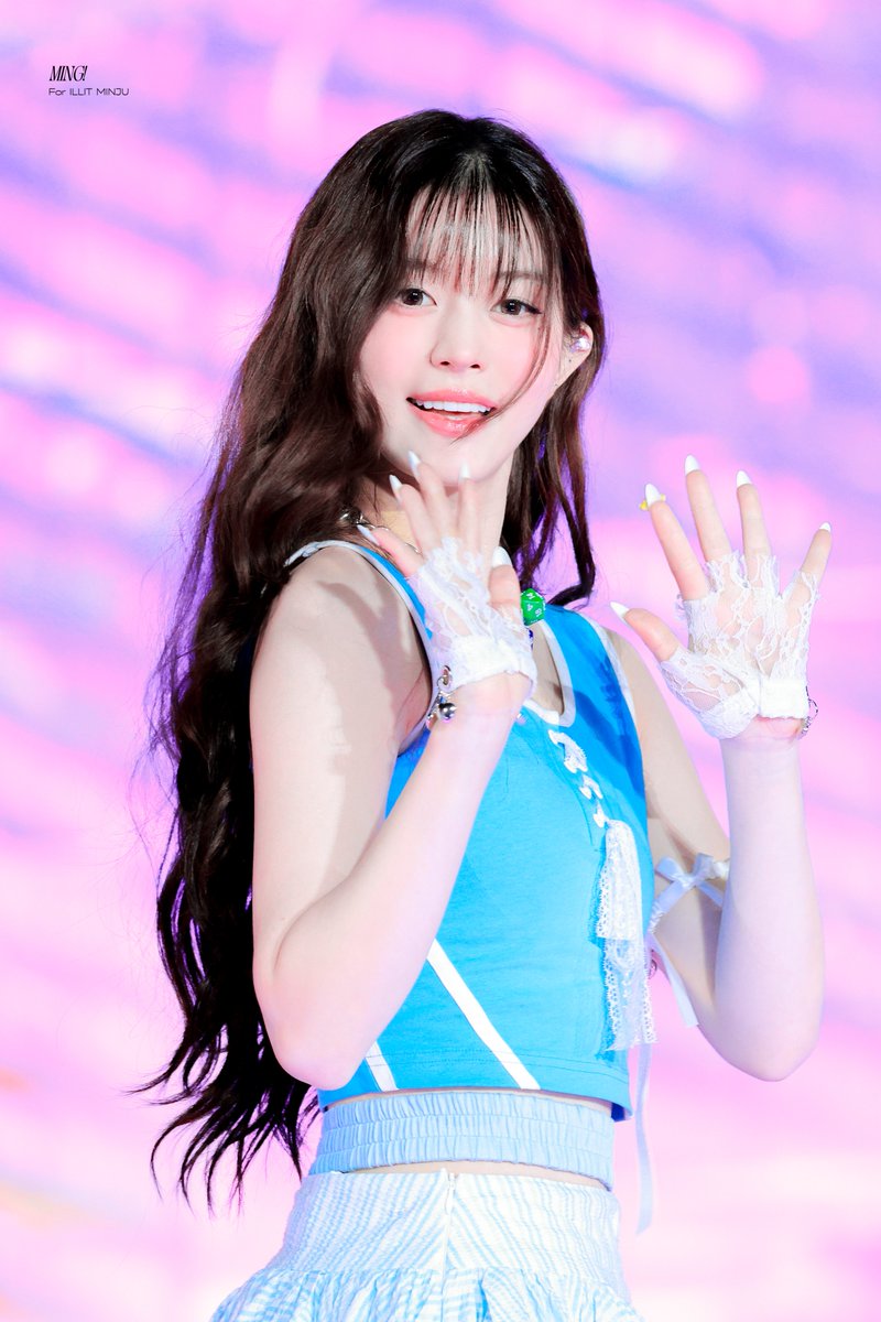 250104
🥹  

#아일릿 #ILLIT 
#민주 #MINJU