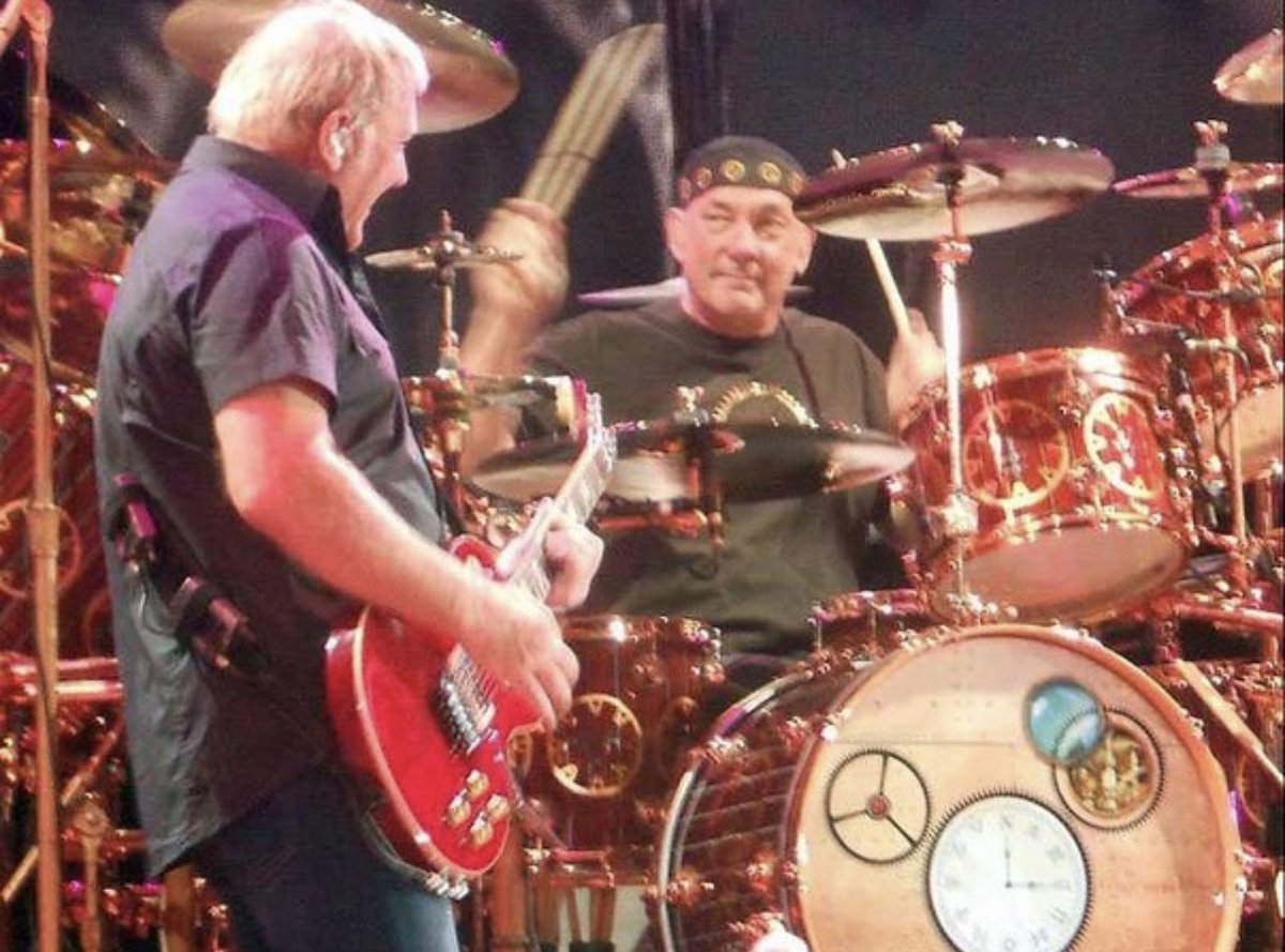vivien2112's tweet image. #RIPNeilPeart 
#RushFamily 🌹