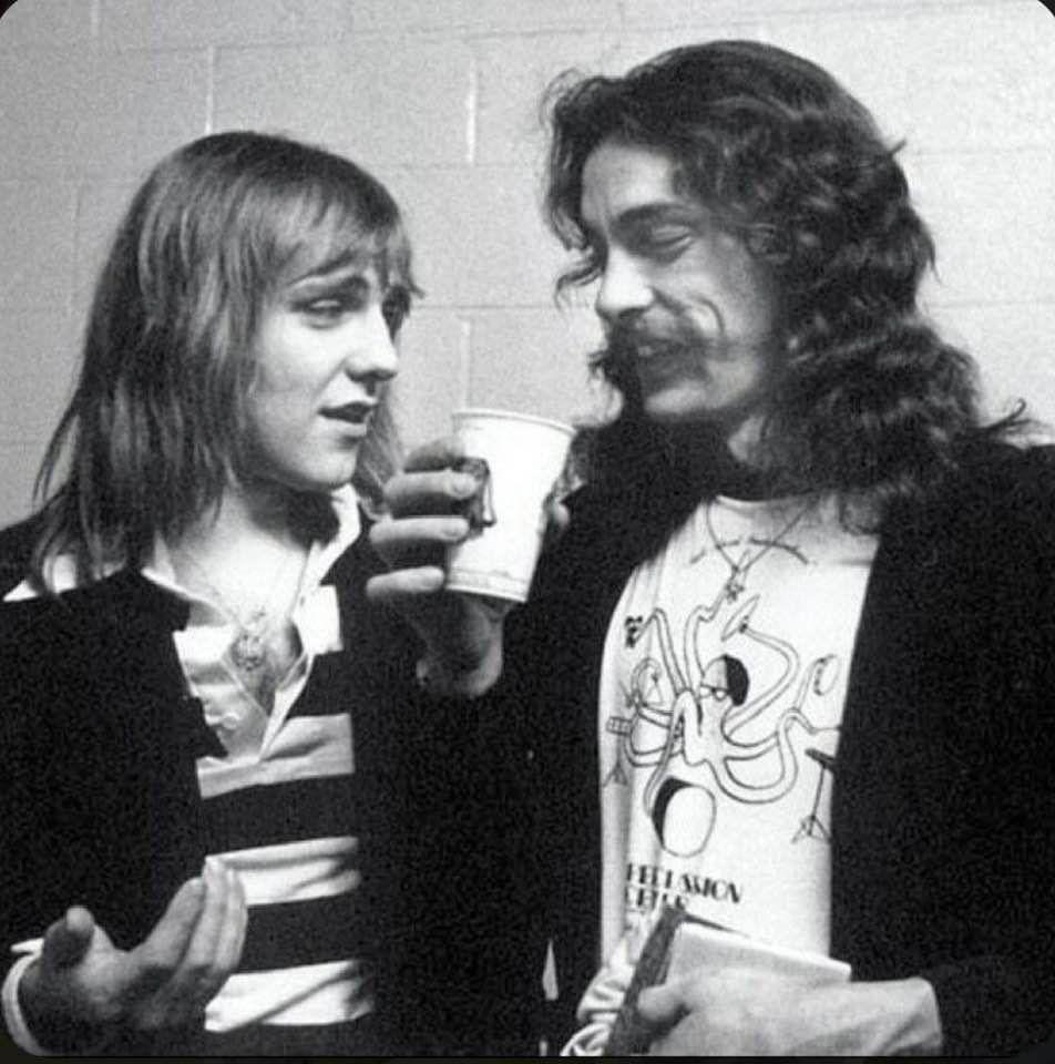 vivien2112's tweet image. #RIPNeilPeart 
#RushFamily 🌹