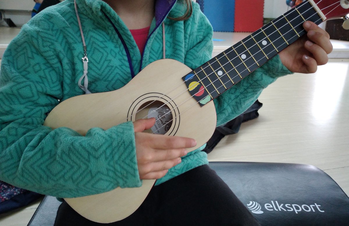 Els nens i nenes són grans artistes!

A Can Basté oferim el taller🎼 d'Ukelele infantil els dissabtes d'11:30 a 12:30 h i el taller 🎨 d'Expressió Creativa els dimarts de 17:30 a 19h!