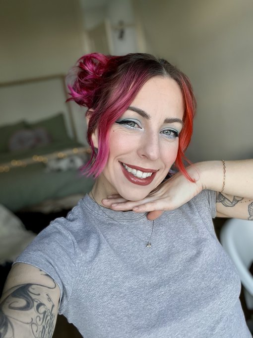 Watch Abbey Rhode's leaked NSFW photo on TwXstars