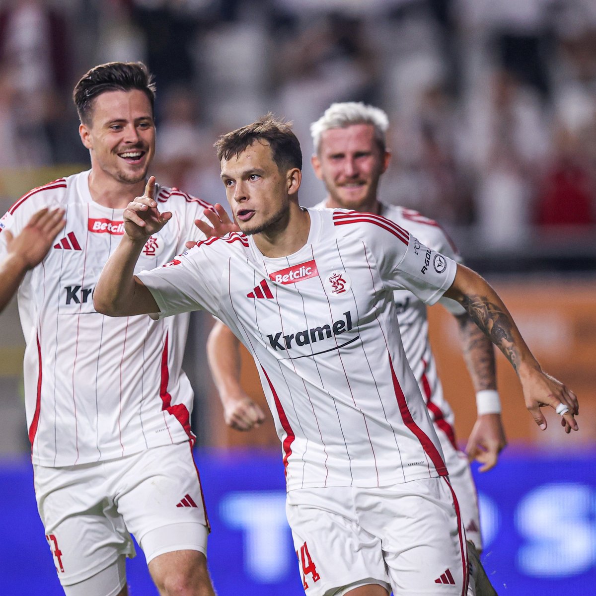 🖋️ <a href="/Mokry88/">Michał Mokrzycki</a> zostaje z nami co najmniej do końca czerwca 2026!

PS <a href="/CzyLKSLodz/">Czy ŁKS Łódź</a> to koniec odliczania 😉

📰 lkslodz.pl/Mokrzycki-2026