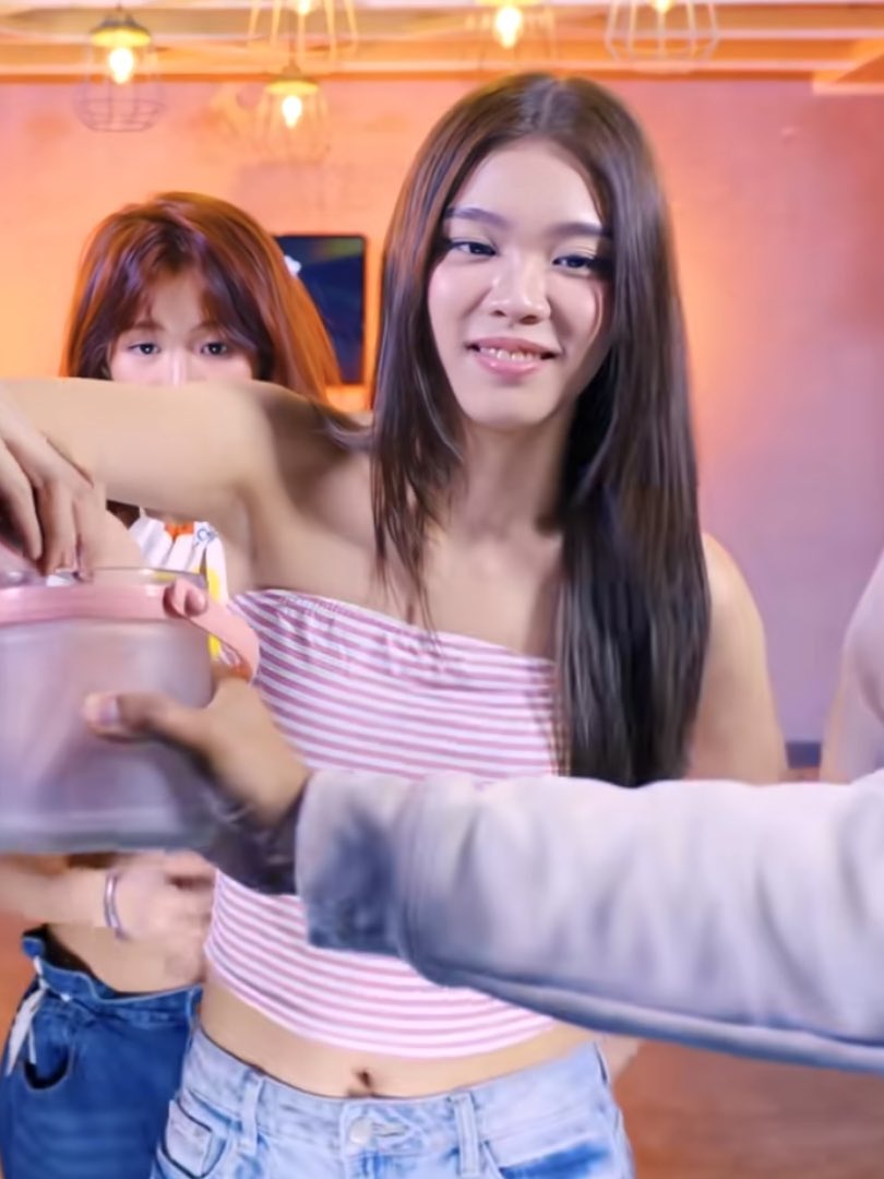aubreyxmain's tweet photo. stacey, parang awa… https://t.co/D2dqg2rCNz