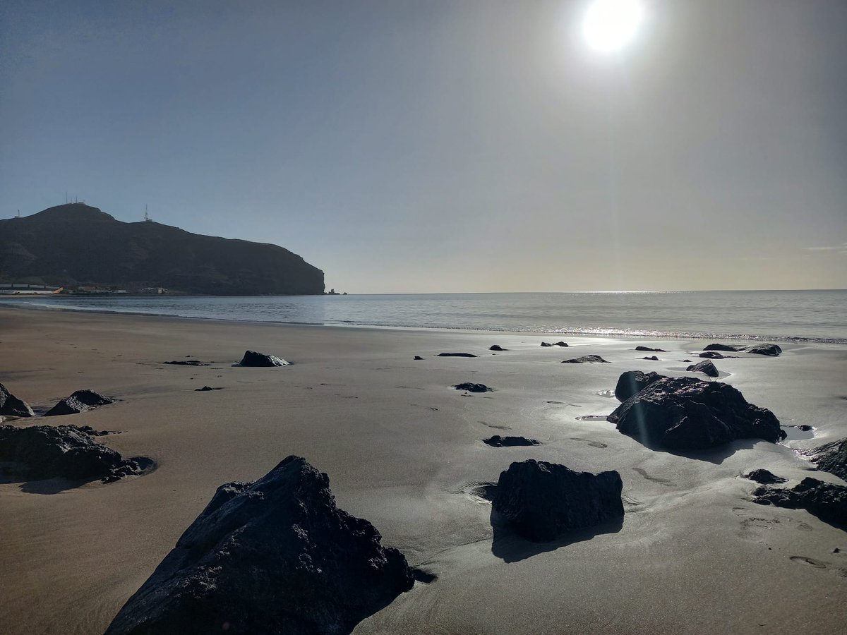 ¡¡Feliz año nuevo para todos !! Empezamos con amaneceres bonitos del 2025 .. desde la playa de Gran Tarajal donde más que invierno parece un dia de  verano.  
📷 <a href="/antonio/">Antonio Altamirano</a>.betancor.148

#enero2025 
#PlayasdeFuerteventura 
#playadegrantarajal 
#amanecer2025 
#fuerteventura