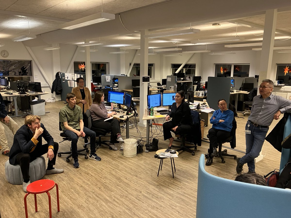 mads_fuglsang's tweet photo. Forberedelse af fint besøg. KNR stiller med stærkeste opstilling #dkmedier https://t.co/1iqCehwmIL