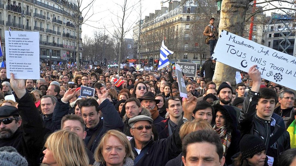 Les Écologistes Paris rendent hommage aux 18 victimes des attentats terroristes de janvier 2015 à Charlie Hebdo, à Montrouge et à l'Hypercacher de la Porte de Vincennes. 

Toujours Paris se réunira pour faire triompher la République, la paix, la justice et la liberté.