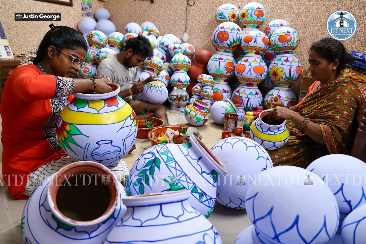 dt_next's tweet photo. (2/2) Pongal Preparations in Full Swing: Vibrant mud pots are all set to add a pop of colour to your Pongal celebrations! Check out pictures of the beautiful pots on sale at Nungambakkam.
📸: @agam_justin
#DTNext #Pongal #PongalPreparations #MudPots #Nungambakkam #Chennai https://t.co/edrNLfyvQA