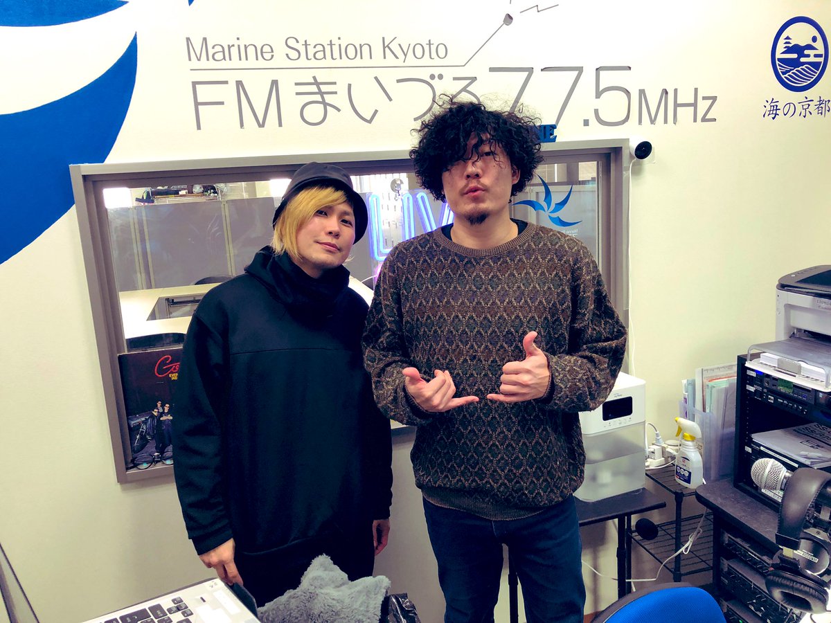 laclassic111's tweet photo. 【冠ラジオ番組情報】
1月11日（金）20時～ ラジオFMまいづるにて、冠番組「LA CLASSIC RADIO」放送されます！舞鶴市出身のフリースタイルフットボール世界一コンビ LA CLASSIC の二人がラジオで舞鶴から世界が繋がる！ワールドワイドな番組です是非ご聴取して下さい📻 https://t.co/ikwiDFlaUQ https://t.co/FVlMJSmPaK
