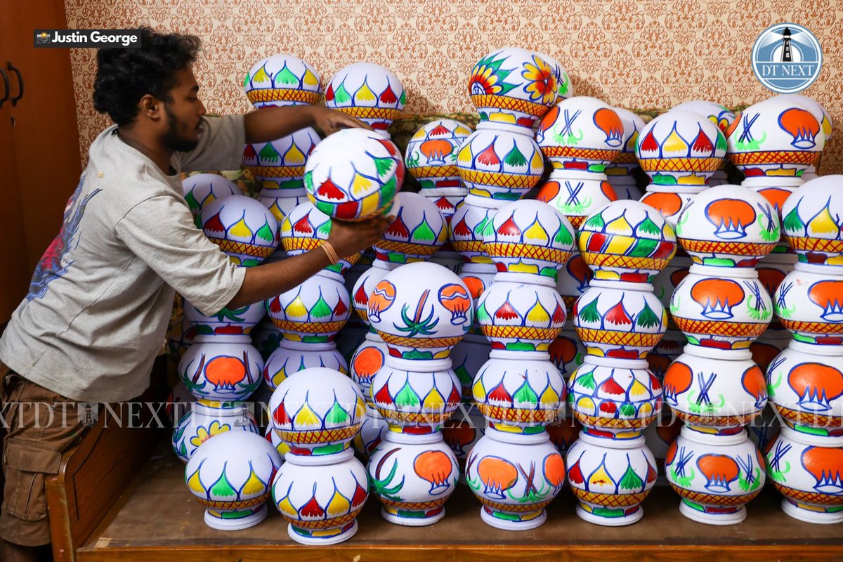 dt_next's tweet photo. (1/2) Pongal Preparations in Full Swing: Vibrant mud pots are all set to add a pop of colour to your Pongal celebrations! Check out pictures of the beautiful pots on sale at Nungambakkam.
📸: @agam_justin
#DTNext #Pongal #PongalPreparations #MudPots #Nungambakkam #Chennai https://t.co/1lLrf0rJ6e
