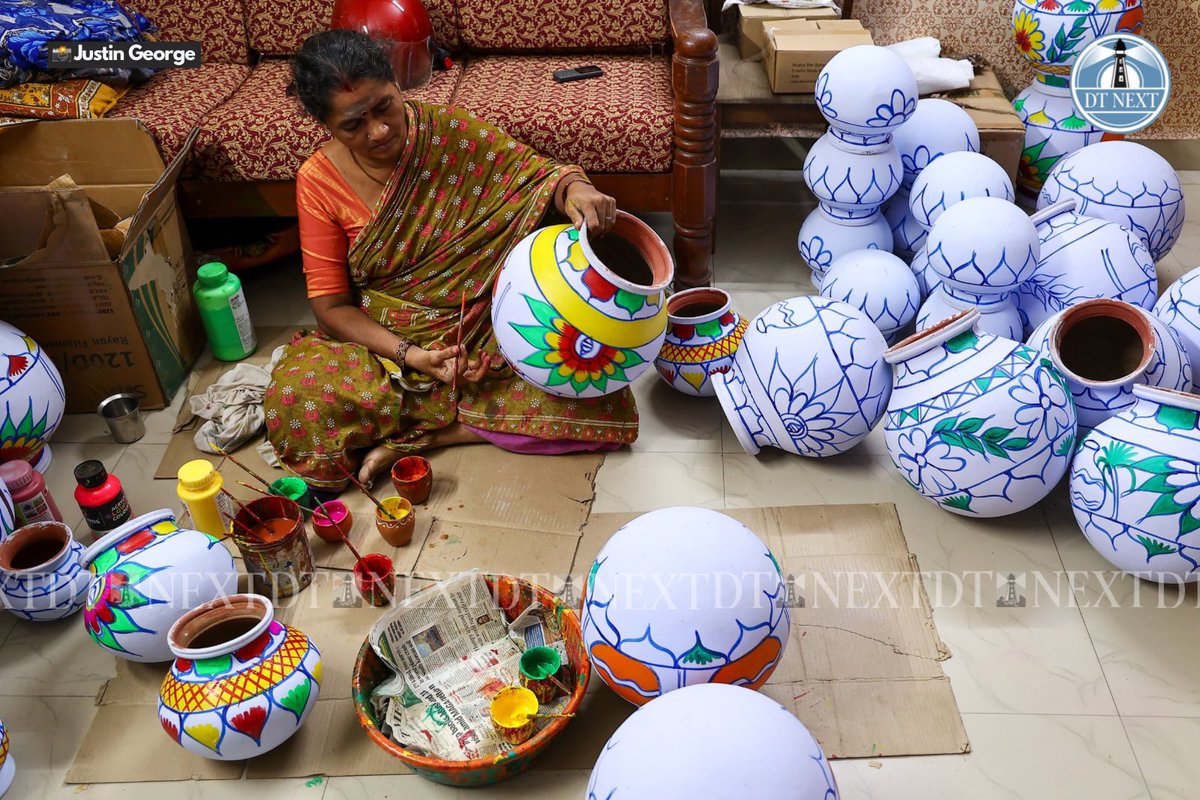 dt_next's tweet photo. (1/2) Pongal Preparations in Full Swing: Vibrant mud pots are all set to add a pop of colour to your Pongal celebrations! Check out pictures of the beautiful pots on sale at Nungambakkam.
📸: @agam_justin
#DTNext #Pongal #PongalPreparations #MudPots #Nungambakkam #Chennai https://t.co/1lLrf0rJ6e
