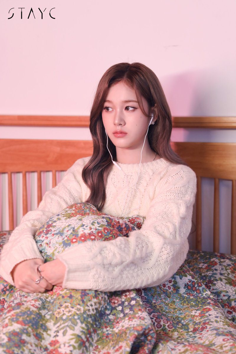 swithdaily's tweet photo. #STAYC #스테이씨
#Seeun #세은
#J #재이
#OverU안녕 #OverUGoodbye https://t.co/SYrsLvwBYW