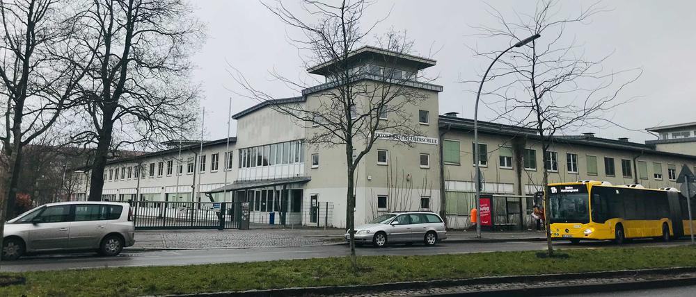 Neue Termine zur BBO-Baustelle, neue Details, neuer Standort fürs Klubheim: Viele Details zu den geplanten Abrissarbeiten an Spandaus größter Schule. Thema im neuen #Spandau-Newsletter des Tagesspiegels.

➡️ Weitere Themen und das Frühjahrsangebot: nl.tagesspiegel.de/form.action?ag…