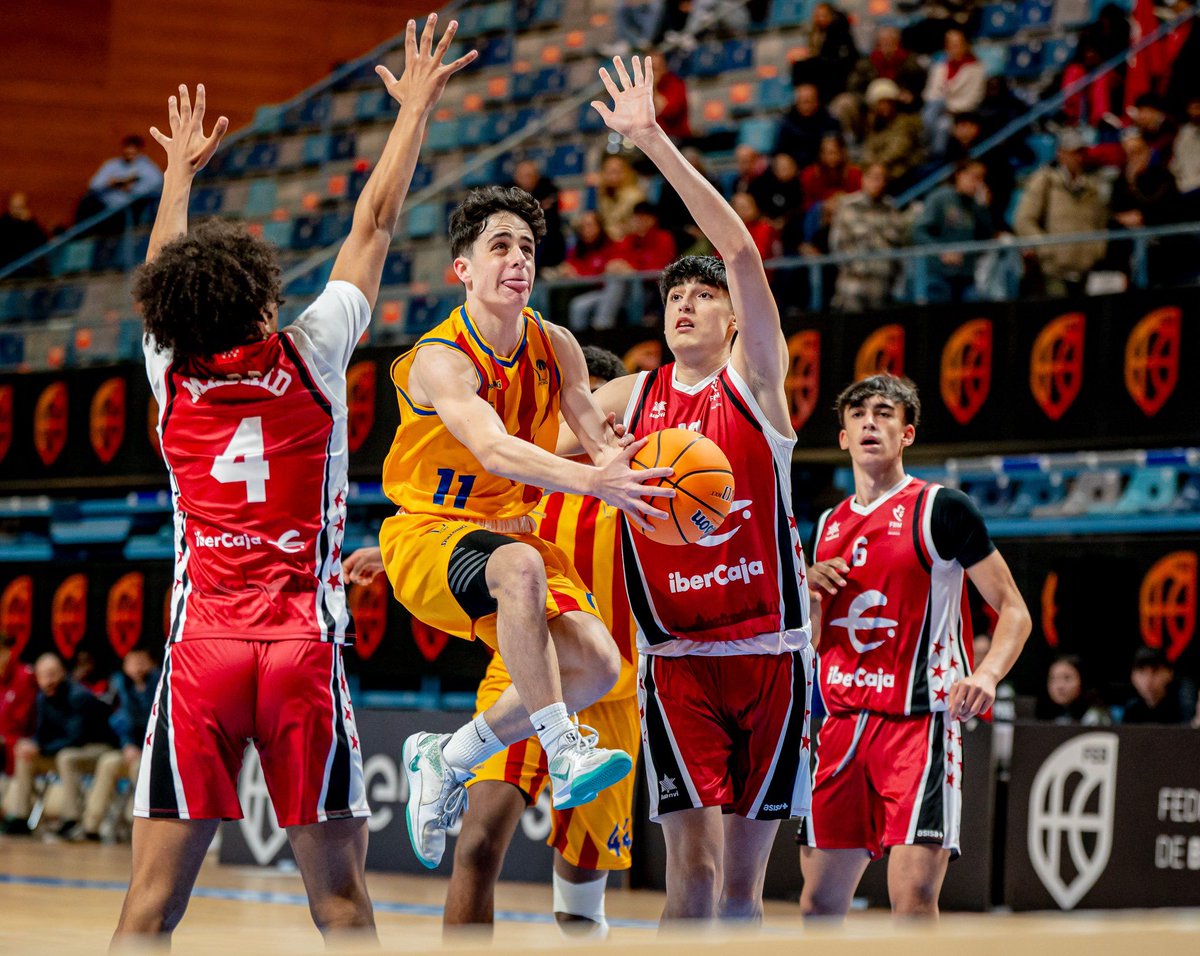 Esports_bdncom's tweet photo. 🥇La selecció catalana cadet masculina, CAMPIONA D’ESPANYA! 

🏀 L’equip dirigit per @Marc_Calderon i @martaramirez52 revalida el títol després d’imposar-se a la pròrroga a Madrid (84-83) 

🎯El verd-i-negre Nil Poza, destacat amb 11 punts i 5 assistències https://t.co/kPoOpHAz2g