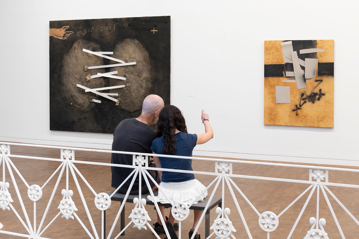 El proper 12 de gener finalitza l'exposició retrospectiva "Antoni Tàpies. La pràctica de l'art". No us perdeu la darrera oportunitat de visitar aquesta completa mostra de l'obra d'Antoni Tàpies, comissariada per Manolo Borja-Villel.

museutapies.org/exposicio/anto…