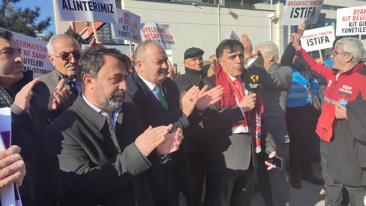 alitilkici38's tweet photo. Değerli @OYAD_Dernegi Genel Başkanı Sayın @ozturkomer66 ve yönetim kadrosuna Oyak önünde yapılan etkinlikte destek verdik katılım sağladık.
OYAK’a üye olan 223 bin #UzmanÇavuş var.Temsilde ise 75 yöneticiden 1 kişi #UzmanÇavuş
OYAKTA TEMSİLDE ADALET İSTİYORUZ.
OYAKTAKİ YILLIK DAĞITILAN NEMA ORANLARININ ADALETLİ OLMASINI İSTİYORUZ.