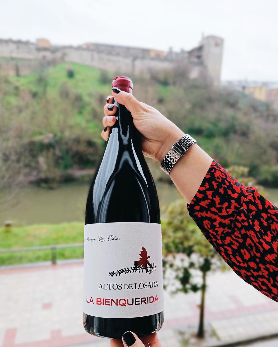 LosadaVinos's tweet photo. Fotaza del magnum de La Bienquerida 🍷💎🏰 enviada por un follower ☺️
#vino #enero #ponferrada #losada #labienquerida https://t.co/AZer7pI2hU