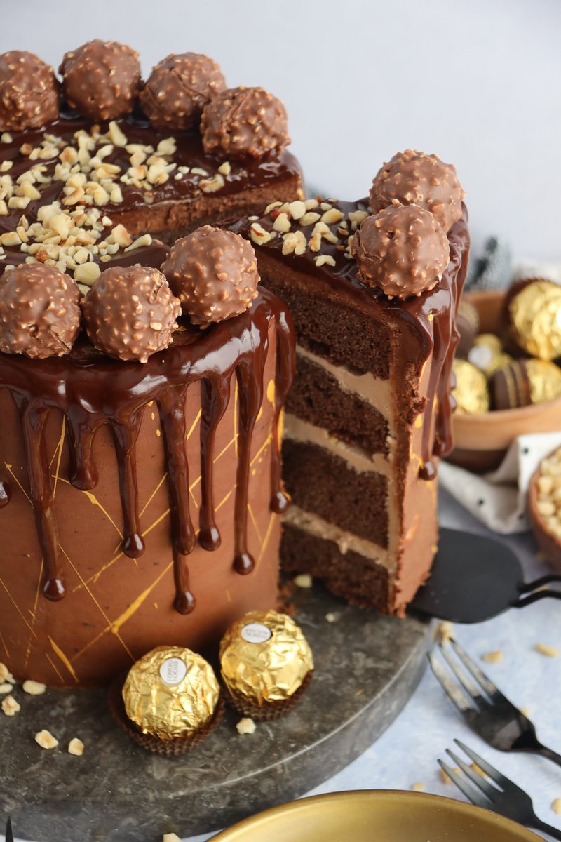 Ferrero Rocher Drip Cake 😍🤩 Recipe - janespatisserie.com/2022/06/13/fer…