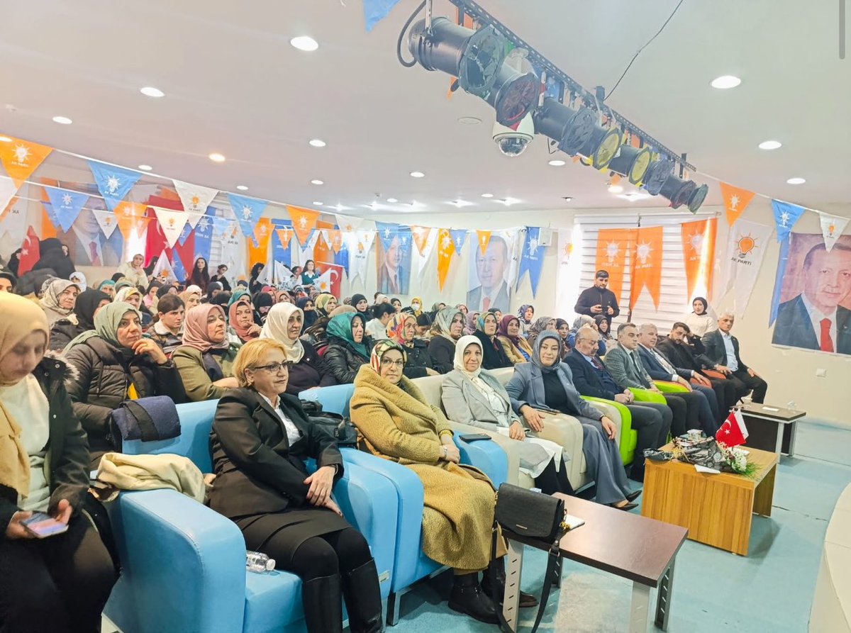 Muradiye Kadın Kolları 7. Olağan Kongresine il başkan vekilimiz sn <a href="/abdullahcalim65/">Abdullah Çalım</a> İl KK Bşk sn <a href="/zerrin_alpaslan/">Zerrin Alpaslan</a> bir önceki dönem KK Bşk sn <a href="/havvaduran65/">Havva DURAN</a> katılımıyla gerçekleşen kongremize ilçe KK Bşk Filiz Çınarbay ile yönetim kurulu Üyelerimizle birlikte katılım sağladılar.