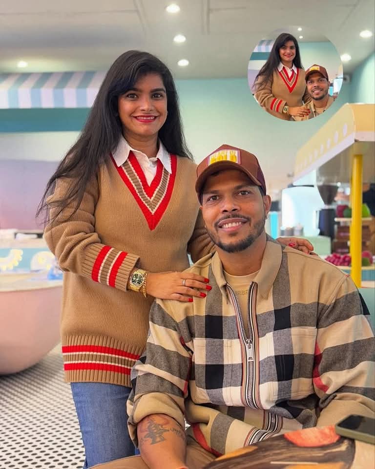 riskyyadav104's tweet image. Please One like for this beautiful Couple...  🥰🥰🥰😍😍

#DelhiElection2025
#lockdown 
#Reward_Program