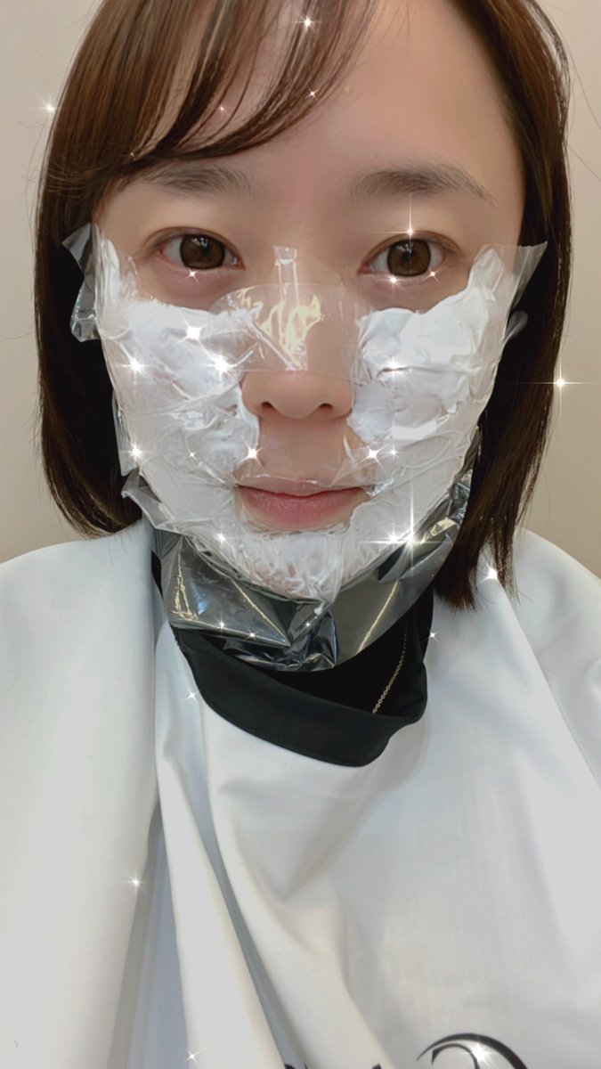 munakataoffical's tweet photo. @YOURCLINICJP 
に来ました🌹
鼻の毛穴が気になってたのと、ホクロとシミを今から取ります✨
お得なキャンペーンもやってて、施術が楽しみ😌✨麻酔クリームも丁寧に塗ってもらいました✨

#yourclinic 
#韓国
#弘大
#美容旅行 https://t.co/6zFxuyl9Qj