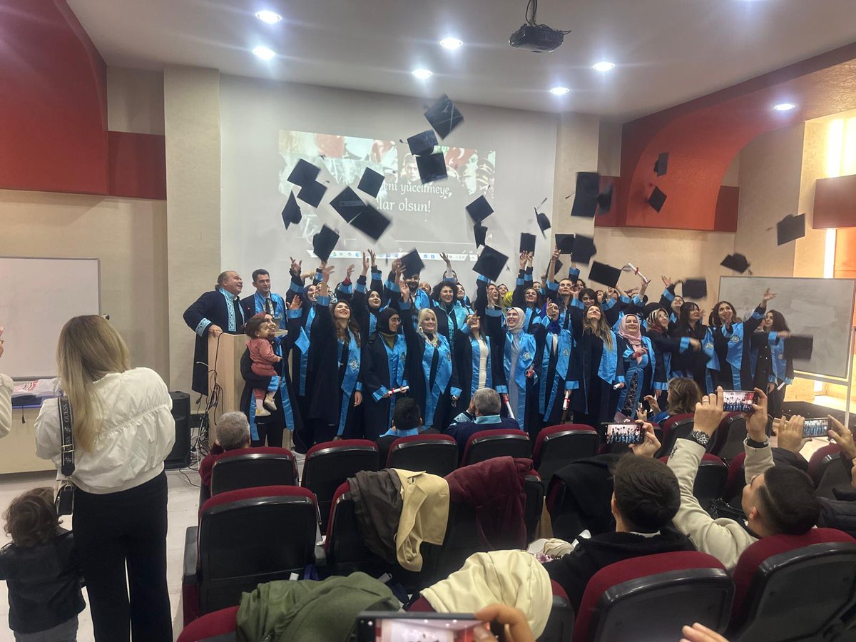 egitimbil_neu's tweet image. 🎓 Özel Eğitim Anabilim Dalı Tezsiz Yüksek Lisans programımızın mezuniyet töreni ve yemeğinde mezunlarımızla bir araya geldik. 👏 Mezunlarımızı tebrik ediyor, gelecek kariyerlerinde başarılar diliyoruz. 🌟#NEÜ #Mezuniyet #EğitimBilimleriEnstitüsü