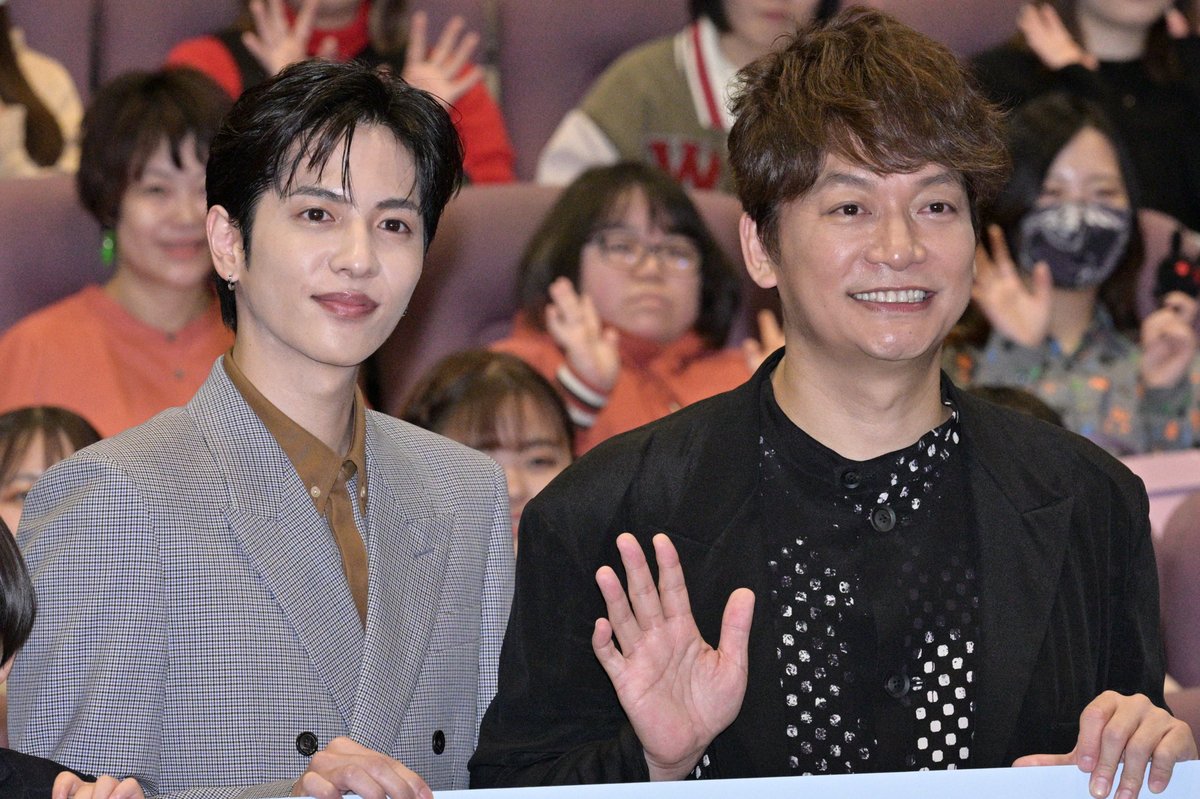 encountofficial's tweet photo. 〖 📸Event Photo📸〗
『日本一の最低男 ※私の家族はニセモノだった』舞台あいさつの様子をお届け🎉

香取慎吾さんと初共演の志尊淳さん。スターとの共演に目を輝かせていました💫

詳細はこちら👇
https://t.co/pnLtp4Gz27

#日本一の最低男 #香取慎吾 #志尊淳 #増田梨沙 #千葉惣二朗 #向里祐香 ＠saiteiotoko_cx